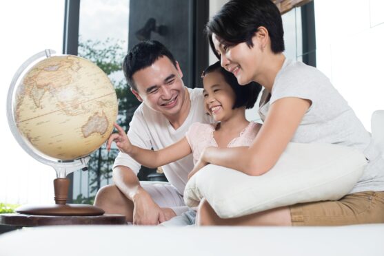 Travelling famlies are homeschooling in Singapore
